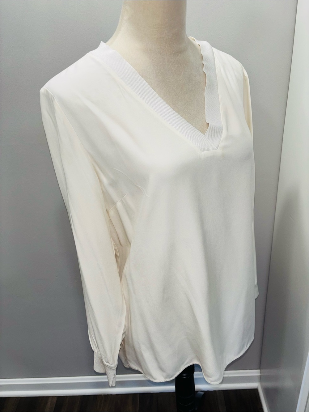 Lafayette 148 Women's 100% Silk V-Neck Long Sleeve Blouse